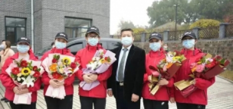 “白衣執甲，遼藏情深”葫蘆島市第二人民醫院舉行戰“疫”英雄凱旋歡迎儀式
